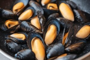 Pourquoi les moules restent fermées à la cuisson : explication et astuces